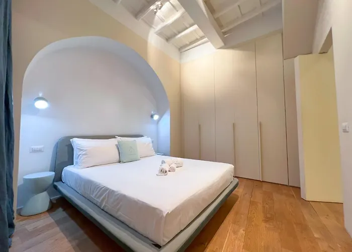 Luxury House & Secret Garden - Strategic Location, 100m To Metro B Apartment