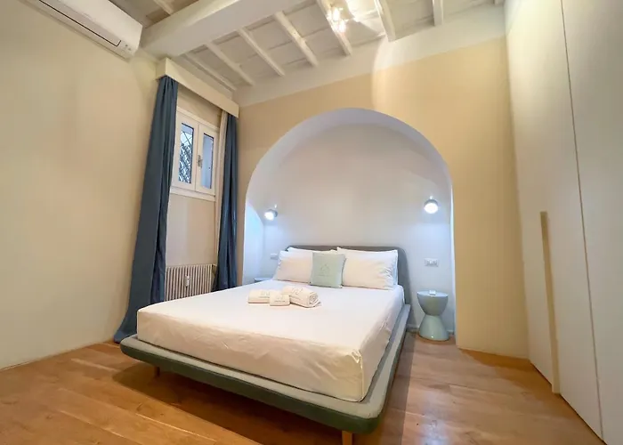 Luxury House & Secret Garden - Strategic Location, 100m To Metro B