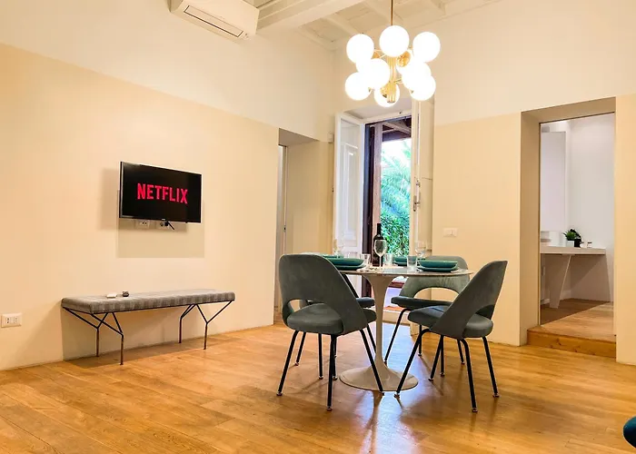 Luxury House & Secret Garden - Strategic Location, 100m To Metro B