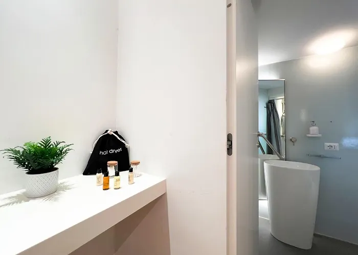 Luxury House & Secret Garden - Strategic Location, 100m To Metro B * Rome