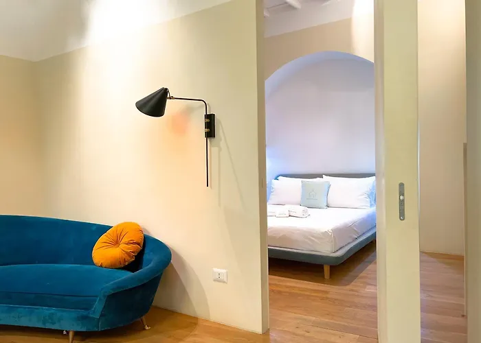 Apartment Luxury House & Secret Garden - Strategic Location, 100m To Metro B