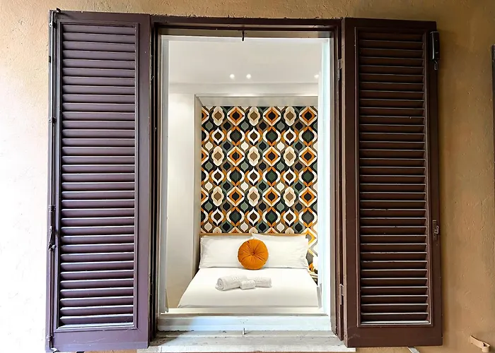 Luxury House & Secret Garden - Strategic Location, 100m To Metro B Apartment