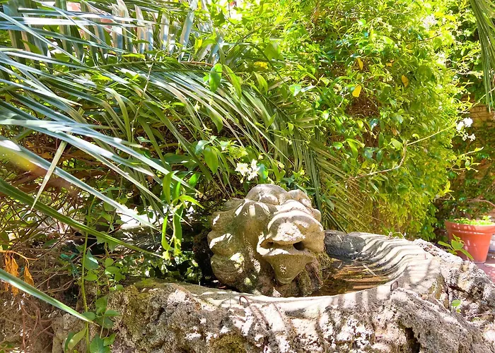 Luxury House & Secret Garden - Strategic Location, 100m To Metro B Rome